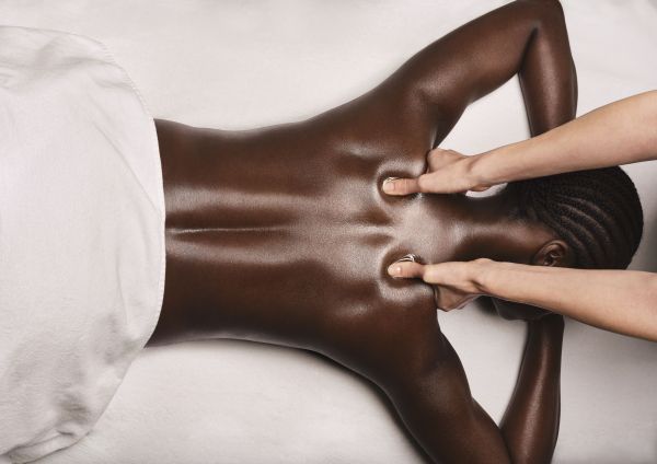 Massage Dos, nuque et épaules by Clarins - 30 minutes