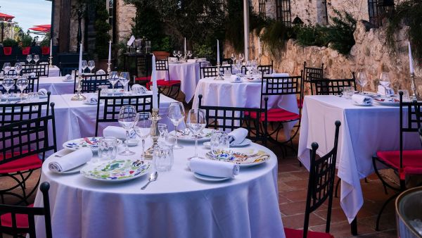 Diner des Artistes au coeur du village