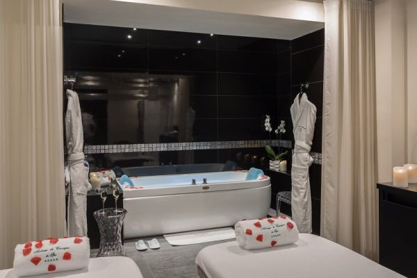 Jacuzzi Privé  & Massage de 25 minutes  en Duo