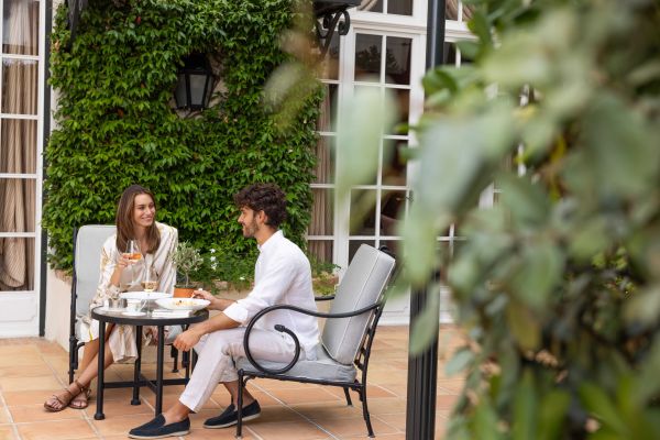 Cocktail et canapés ou petits fours, au Rossini