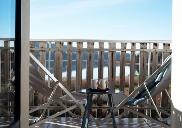 Chambre Triple Balcon vue lac , repas inclus