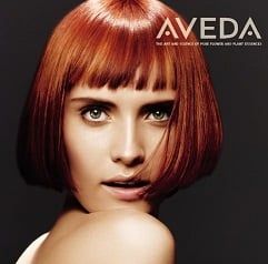 Mise en beauté, coupe et brushing au salon de coiffure !
